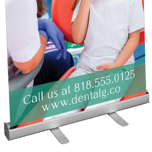RETRACTABLE BANNER STAND DISPLAYS